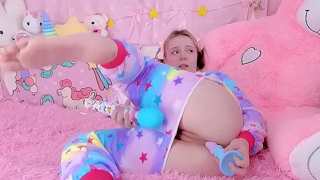 Fuck-hungry Daddy Fingers Virgin Daughter's Tight Pussy, Moaning Hard!