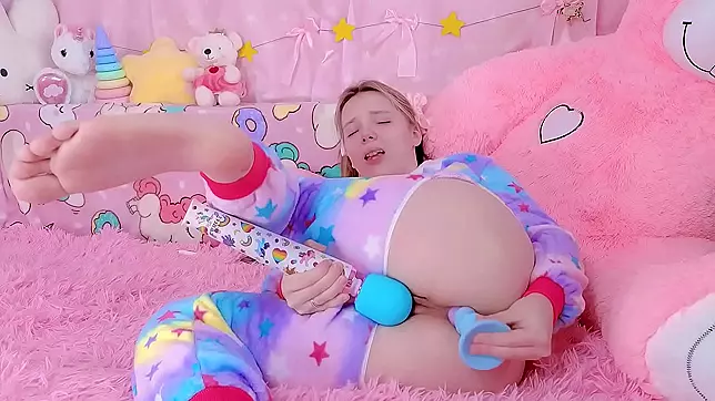 Fuck-hungry Daddy Fingers Virgin Daughter's Tight Pussy, Moaning Hard!