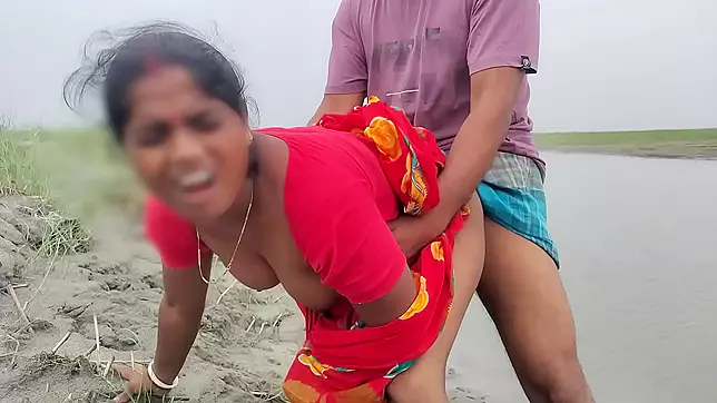 Boudi Fuck Beside A River - Indian Sex