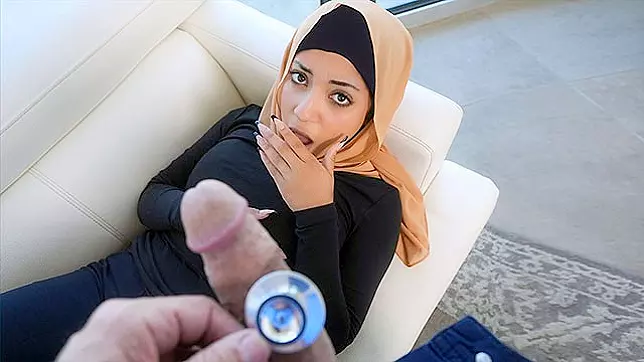 Muslim Girl In Hijab Doing Fasting Eats Big Juicy Cock To Sustain Her Physical Hunger!