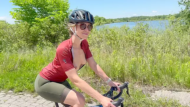 Sexy cyclist gives husband a public blowjob before getting unprotected creampie from lucky hiker