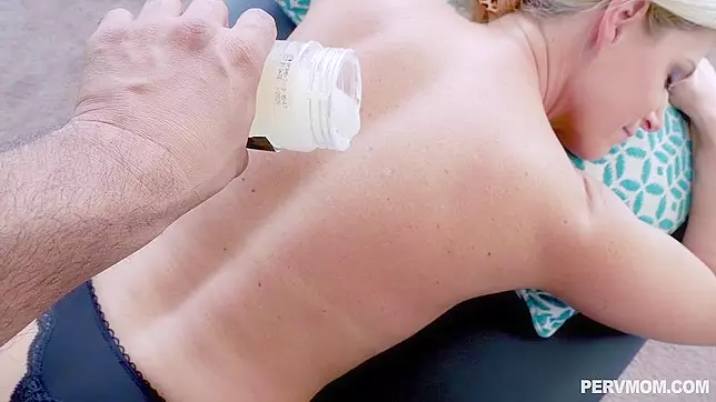 Stuffing Stepmom Like A Turkey - PervMom