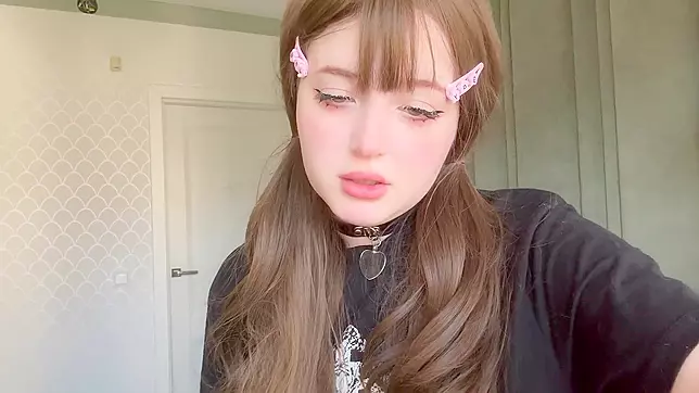 Cute Teen Egirl from Tinder Try Anal for First Time on Facetime