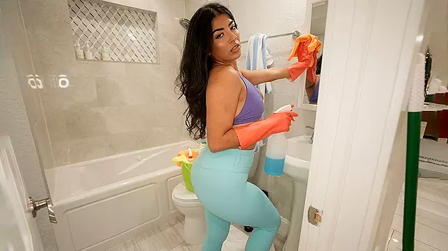 Maid Service with a Luscious Twist, Paki MILF Jasmine Sherni's Sexy Surprise
