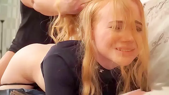 Busty bitch bouncing tits gets cash back with cock-suckin’ skills!