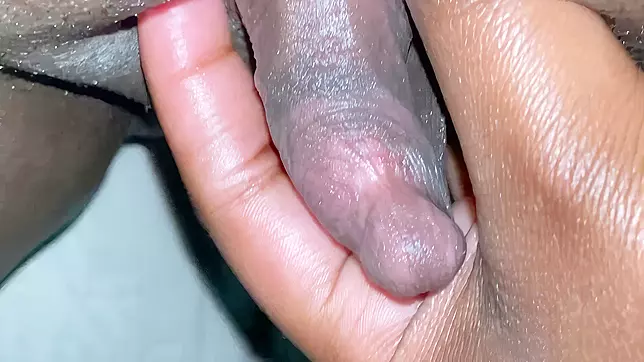 Big Ass Ebony MILF Fingering Her Huge Clit and Meaty Pussy Hard