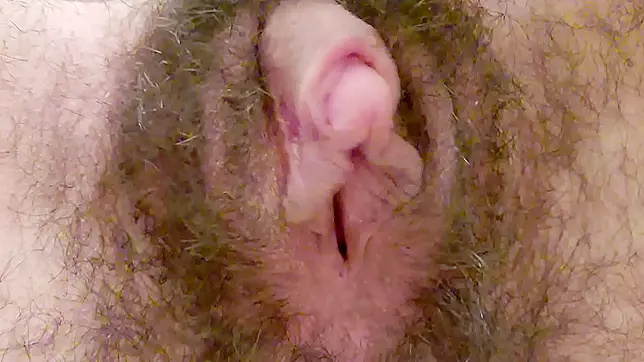 Sexy Mom's Dirty XXX Selfie - Huge Clit Rubbing and Squirting Muff