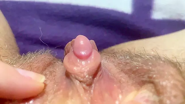 Sexy Mom's Hardcore Huge Clit Rubbing and Wet Muff Squirt in XXX Selfie