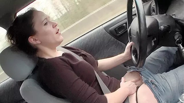 « Stress Relief After Work » Sexy MILF Rubs Her Wet Pussy While Driving
