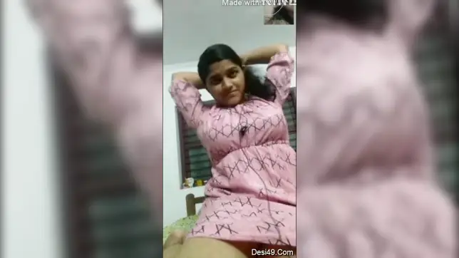 Sexy Desi mom exposes boobies to jerking off man on the other side