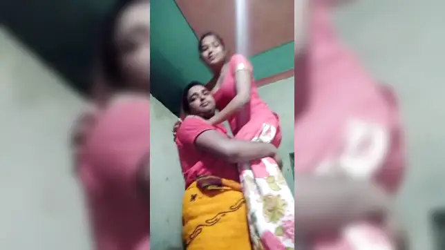 Woman allows horny friend to touch private areas before Indian sex