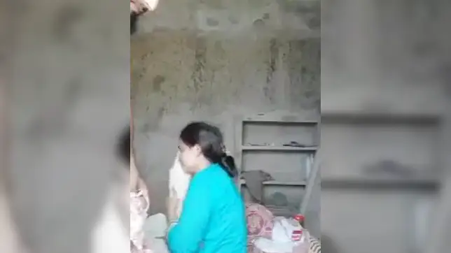 Muscular Desi guy fucks his submissive wife in XXX missionary style