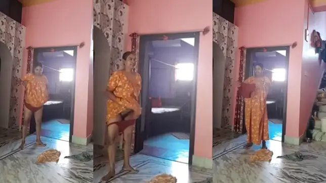 Sizzling Mature Aunty Undresses After Bath Spied on by Hubby's Phone!
