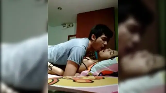 Horny Desi boy passionately fucks GF during XXX affair on the bed