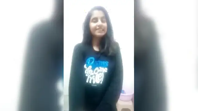 Indian minx gets naked and spreads legs to stretch pussy with fingers