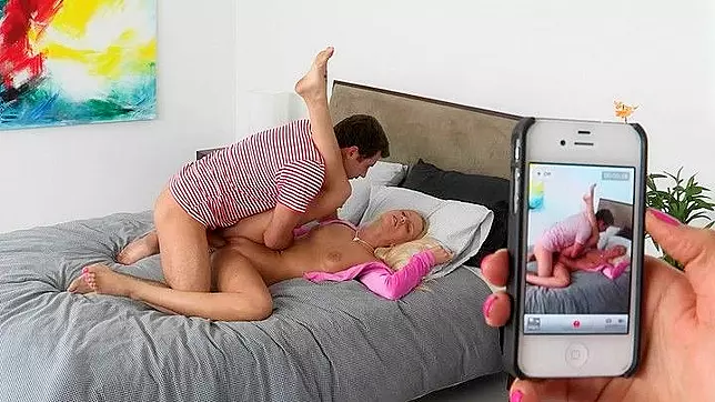 Nerdy mom catches Vanessa Cage having free XXX fun in the bedroom