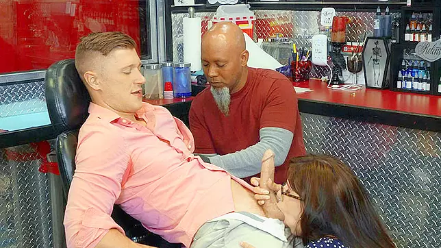 Free XXX blowjob given by GF distracts boy during visit in tattoo studio