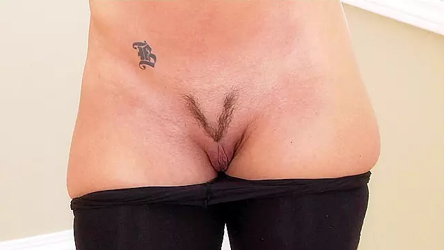 Savannah Fox is never tired of bragging about XXX part called butt