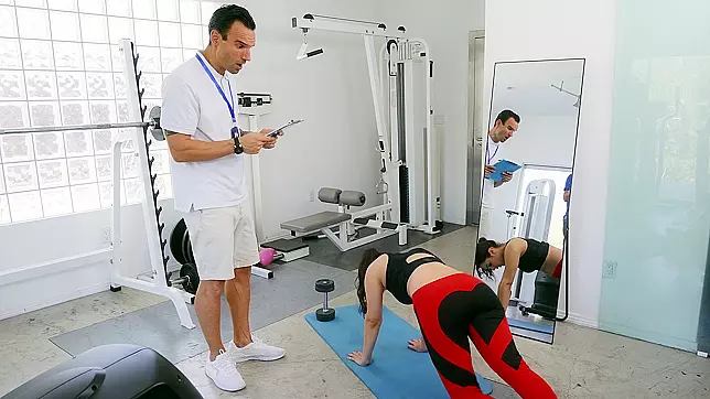 Ripe Pussy Licking Romp - Valentina Nappi's Leggings Rip for Pleasure