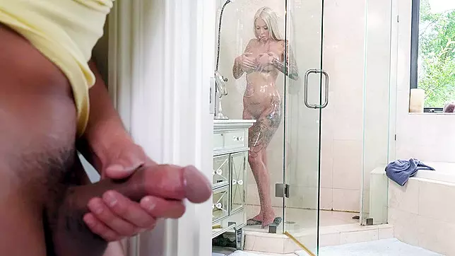 Blondie Bombshell's Steamy Shower Escapade with Johnny The ***'s Explosive Jack-Off - XXX Video