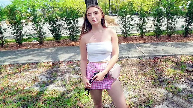 Penelope Kay, from XXX video, enjoys outdoor pickup
