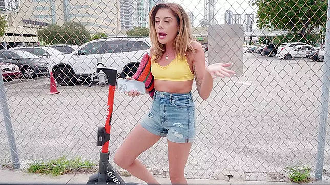 Pickup Frenzy! Vivianne DeSilva Gets Picked Up on the Street, XXX Video