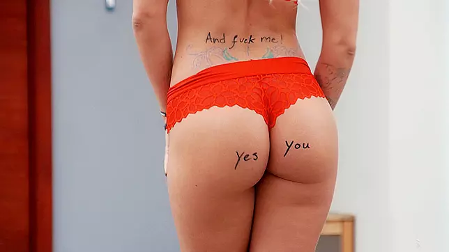 Jessa Rhodes allures the guy to her home to fuck her