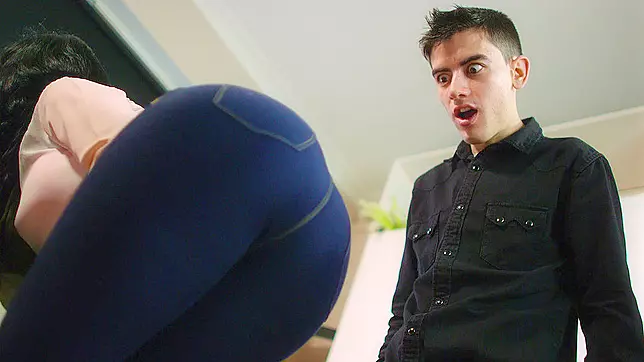 Busty Valentina Ricci seducing her stepson Jordi