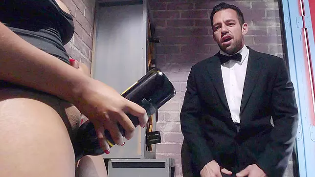 Waitress Jenna J Foxx seducing maitre d' Johnny Castle
