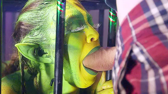 Horny alien Tiffany Doll and the collector Eva Parcker sucking Danny's shlong