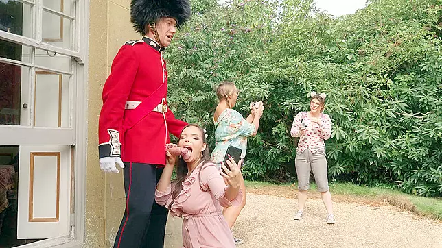 Tourist Sofia Lee is sucking the royal guard's big cock