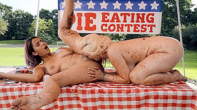 Roxie Sinner's Pie Filling Kate Dee's Face in XXX Delight