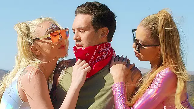 Azul Hermosa and Kendra Sunderland's Torrid Love Affair in 'Desert Heat' HD!