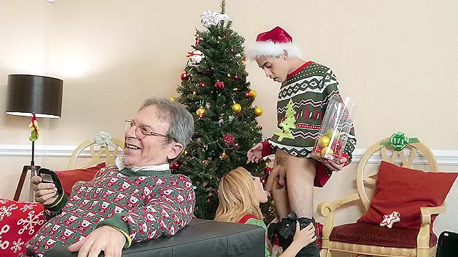 Cory Chase and Kali Roses Keep The Xmas Lights Tied On in Reality Kings HD XXX Video