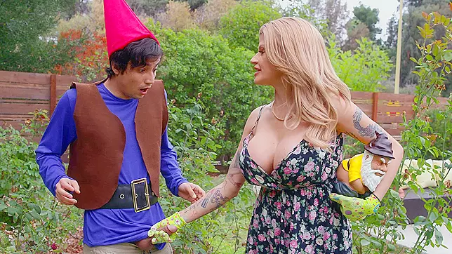 Joslyn James and Lil Lawn Gnome in HD Humpers Porn Video