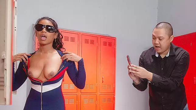 Blindfolded Jenna Foxx Seductively Pounces on Xander Corvus' Cock in Locker Room Play